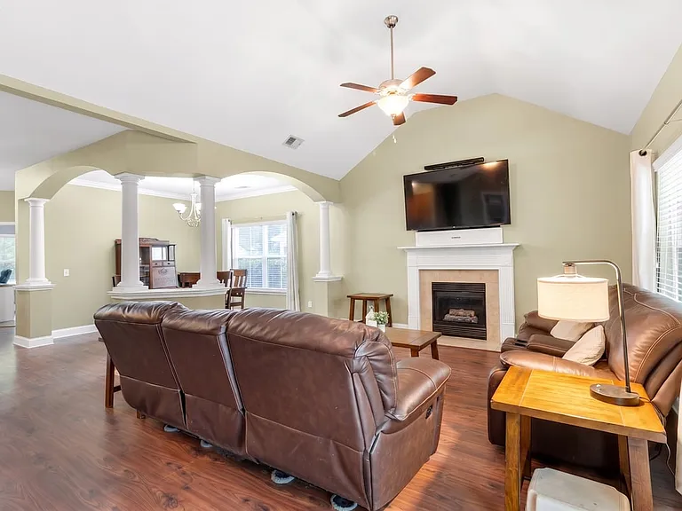 232 Cottonham Ct — Photo 36