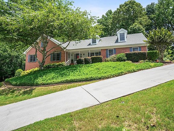 3rd image of 3510 Parkwood Hills Ct