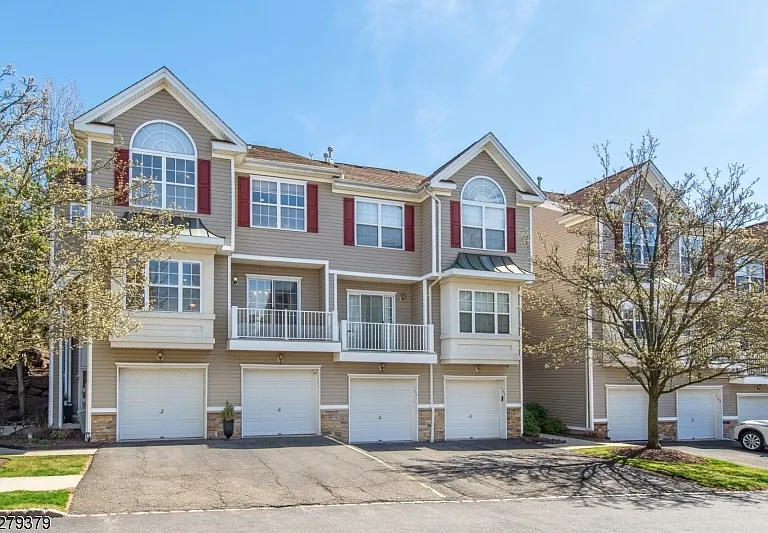 102 Lakeview Ct — Photo 22