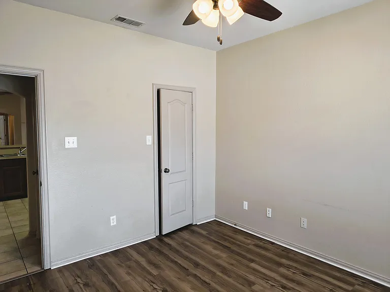 5725 Swords Dr — Photo 8