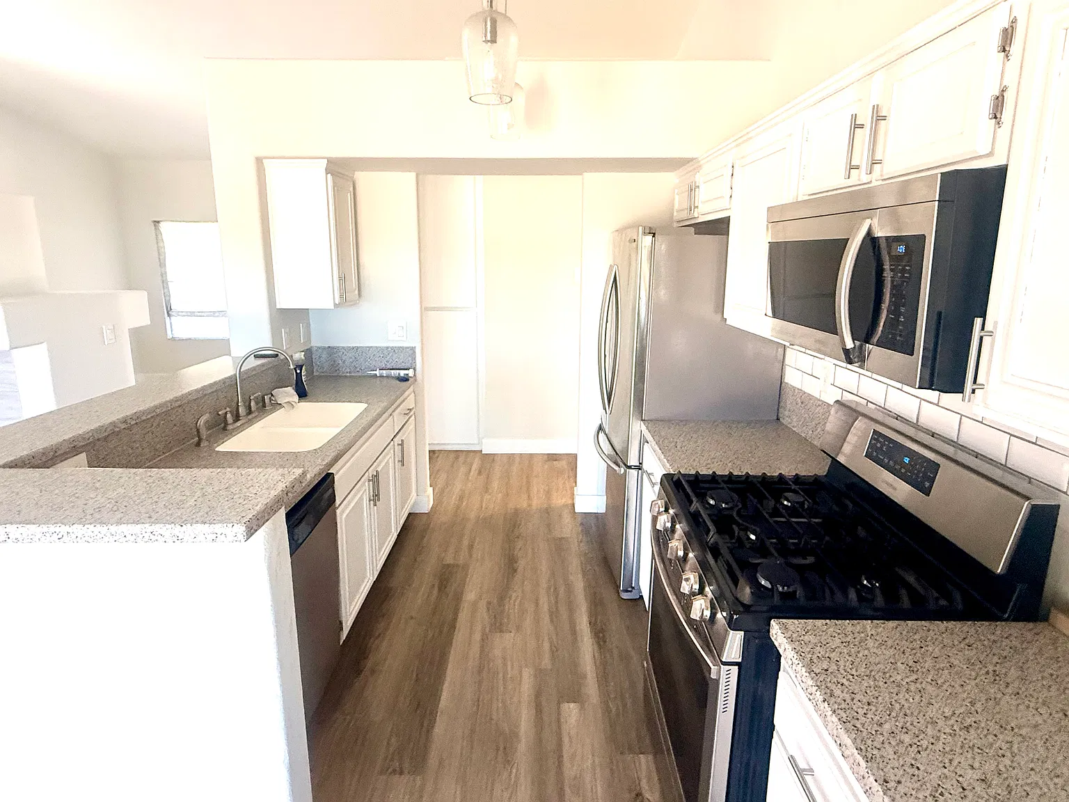4 bed, 1375 sqft, $2,650 — Photo 3