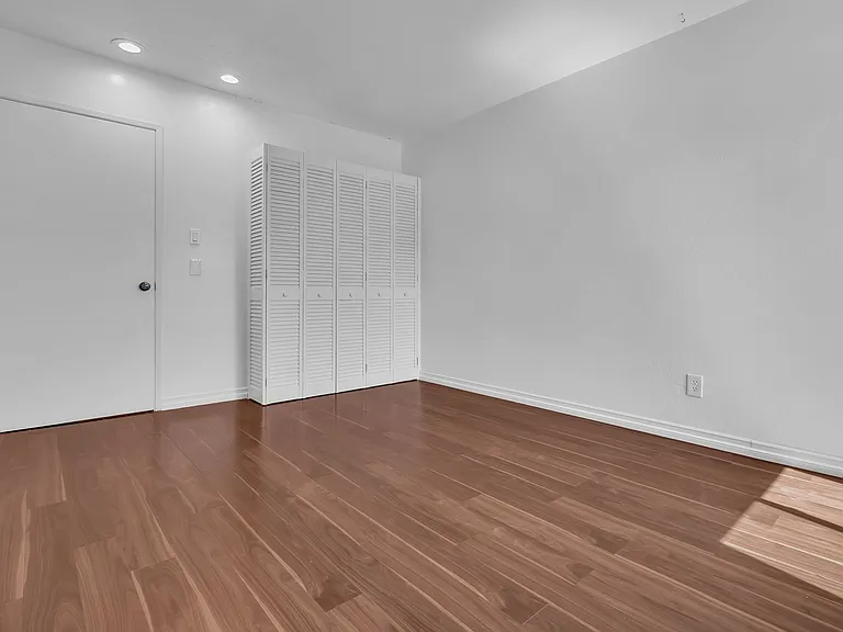 1040 W Macarthur Blvd #48 — Photo 13