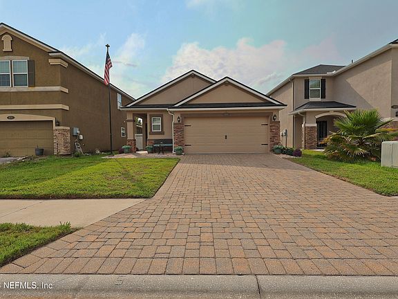 3rd image of 874 GLENDALE Lane