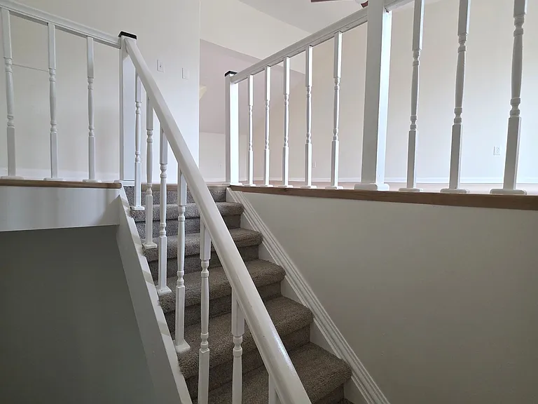 407 E Carson St — Photo 27