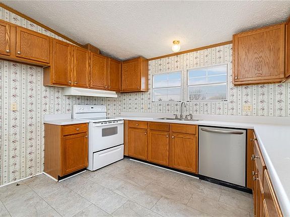 2nd image of 2000 Pine Log Rd