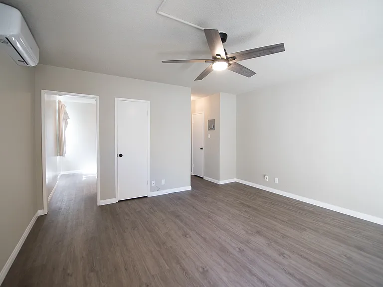 450 Live Oak — Photo 18