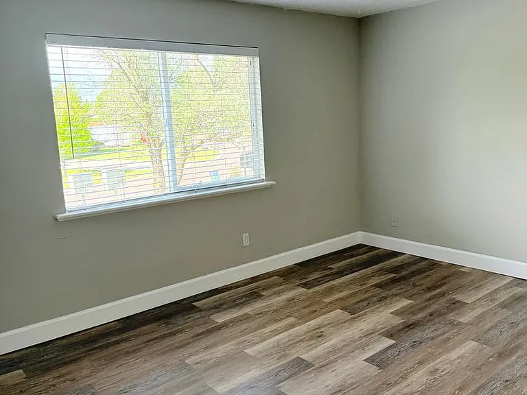 Cottonwood Creek Apartments — Photo 36