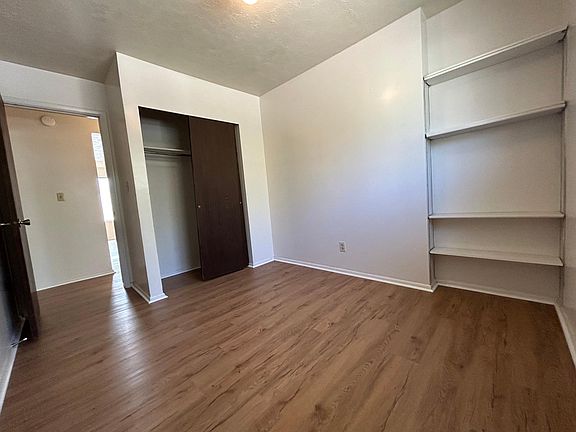 Bedroom number 1 with built-in shelving