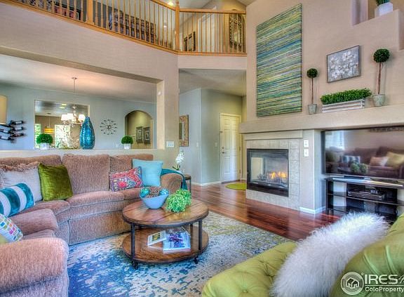 Cozy tri-sided Fireplace!