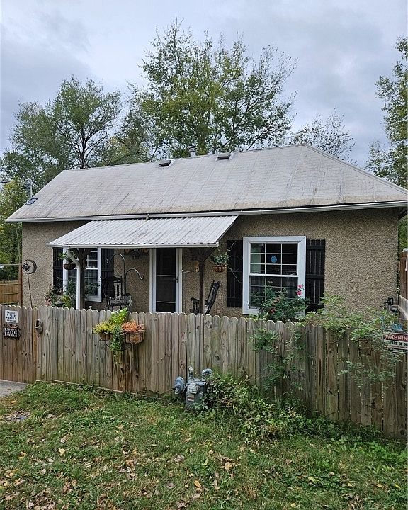 1st image of 400 N Duff Ave