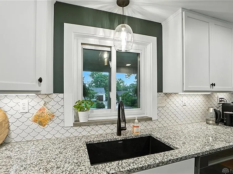 108 Napoleon Dr — Photo 13