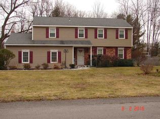 16 Hiawatha Dr, Guilderland, NY 12084