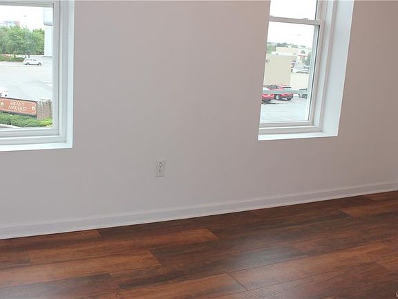 5th image of 960 Grant St #1