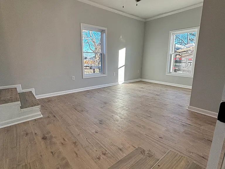 204 W England Ave — Photo 15