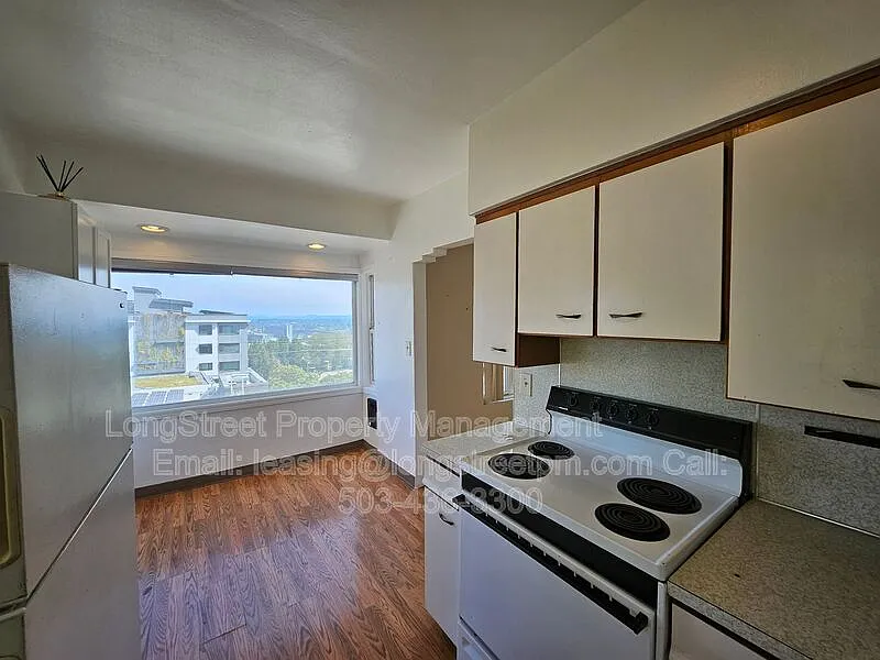 2 bed, 1.0 bath, 785 sqft, $1,695 — Photo 2