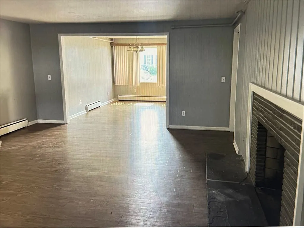 2341 Monroe Ave — Photo 3