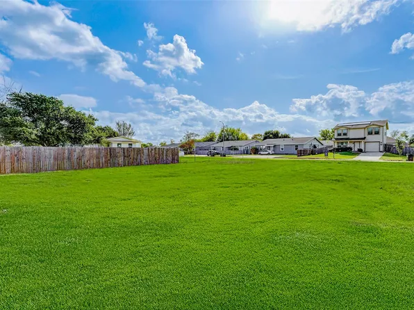 12 Becca Ct, Brookshire, TX 77423