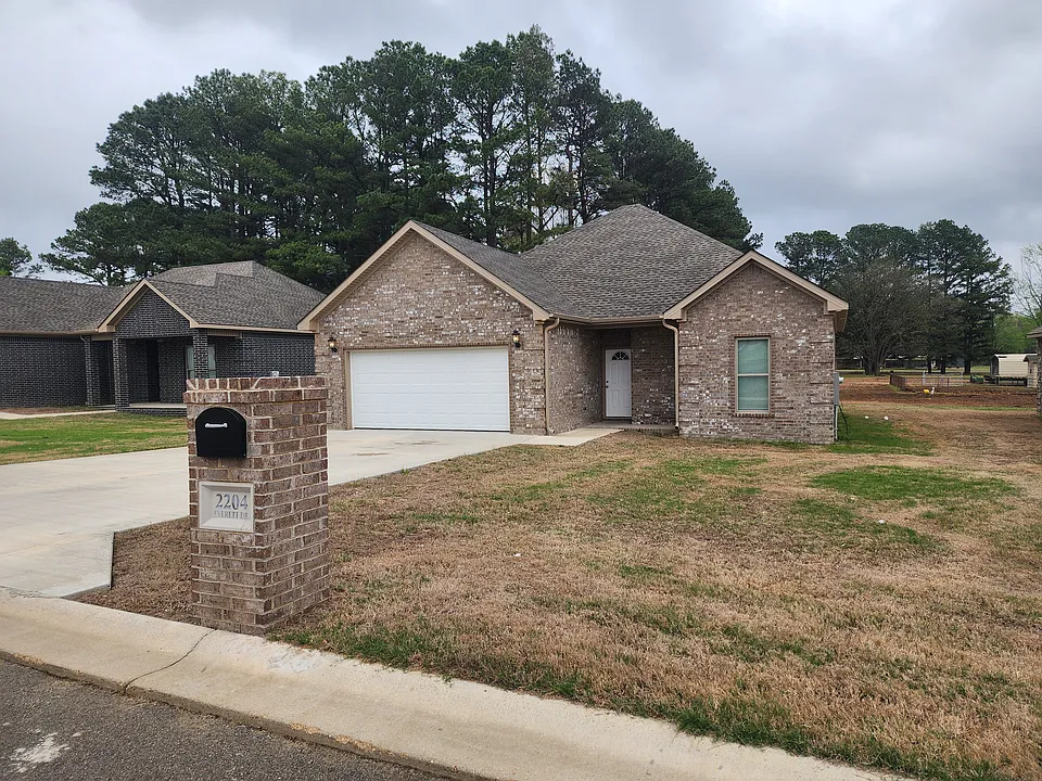 2204 Everett Dr