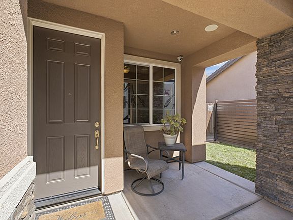 4th image of 2838 S Oakhurst Court
