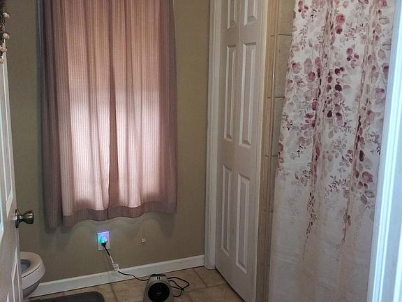 3rd image of 419-421 E 1st St #2