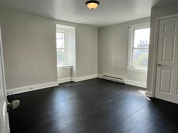 Large Main bedroom. Will fit up to a king sized bed