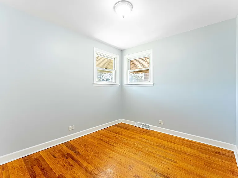 4507 S Leamington Ave — Photo 12