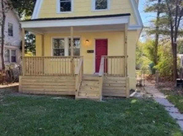 76 Oliver St, Pontiac, MI 48342