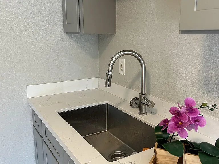 1233 E Weber Ave — Photo 13