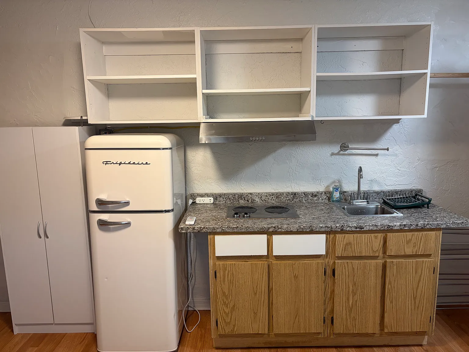 Studio, 400 sqft, $1,200 — Photo 2