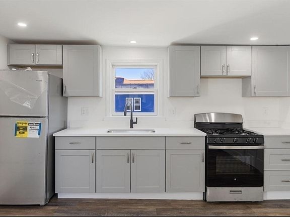 3rd image of 124 Williams Ave Floor 2