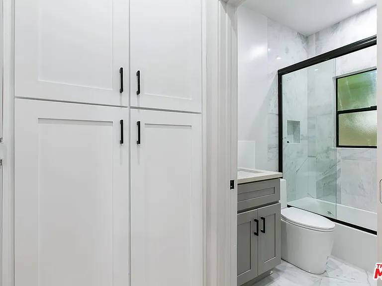 7229 Willoughby Ave #15 — Photo 9