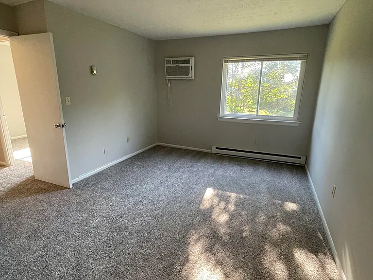 Anderson Square Apartments — Photo 7