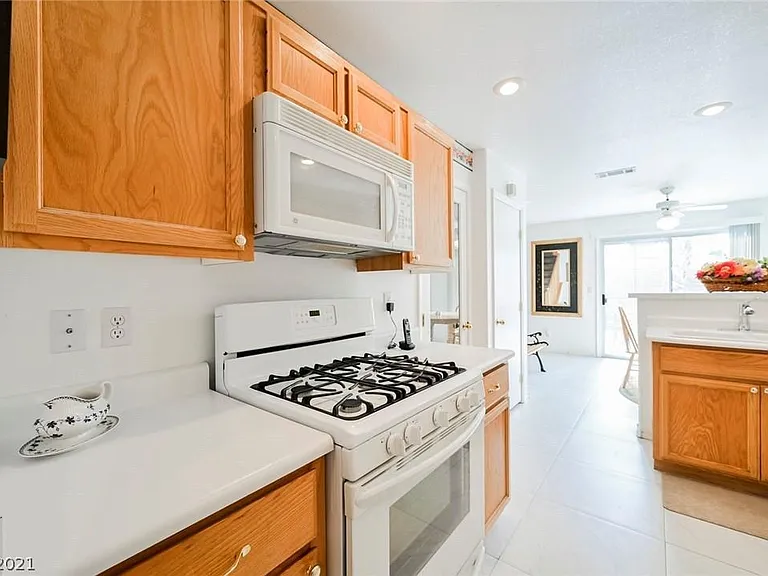 824 Radiant Star St — Photo 9