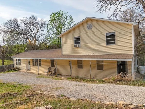 121 Elm St, Lead Hill, AR 72644