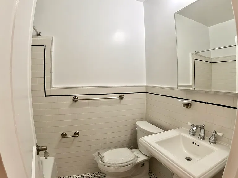 17 E 67th St #3D — Photo 7