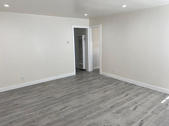 5th image of 11934 Rosecrans Ave #A