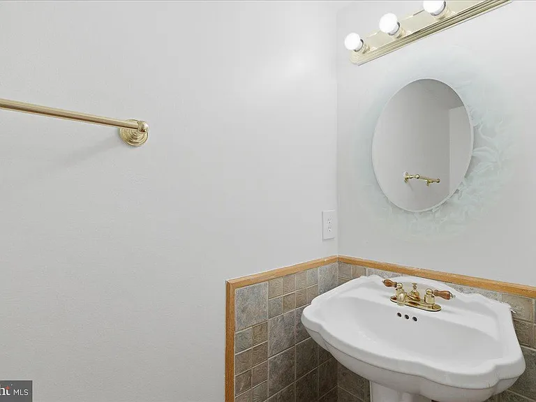 6129 Kendra Way — Photo 12