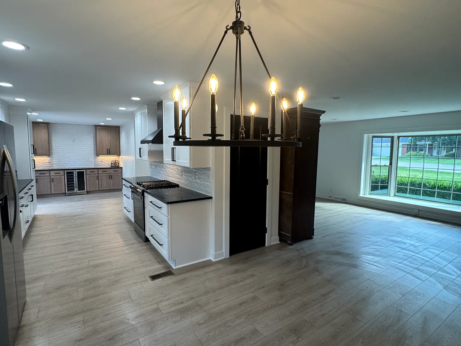 3 bed, 3404 sqft, $3,200 — Photo 4