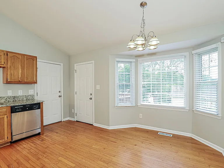 235 Lorraine Dr — Photo 6