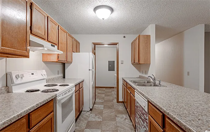 Maple Tree Villa Apartments — Photo 4