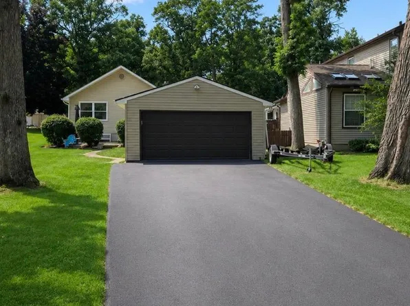 1919 Portpool Ct, West Bloomfield, MI 48324