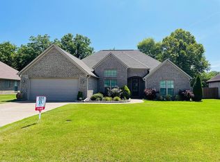 30 Woodcrest Dr, Jackson, TN 38305