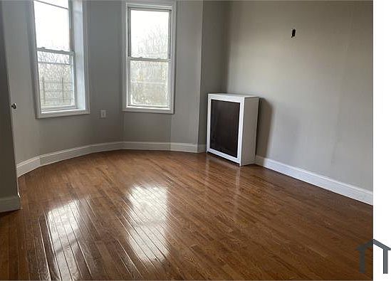 2nd image of 1223 Union Ave #3