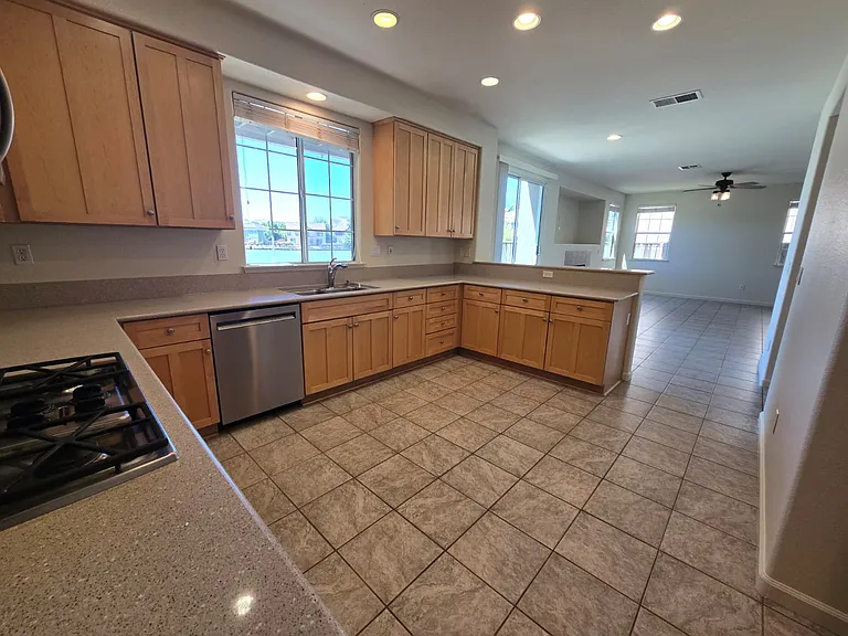 5130 Lakeshore Dr — Photo 29
