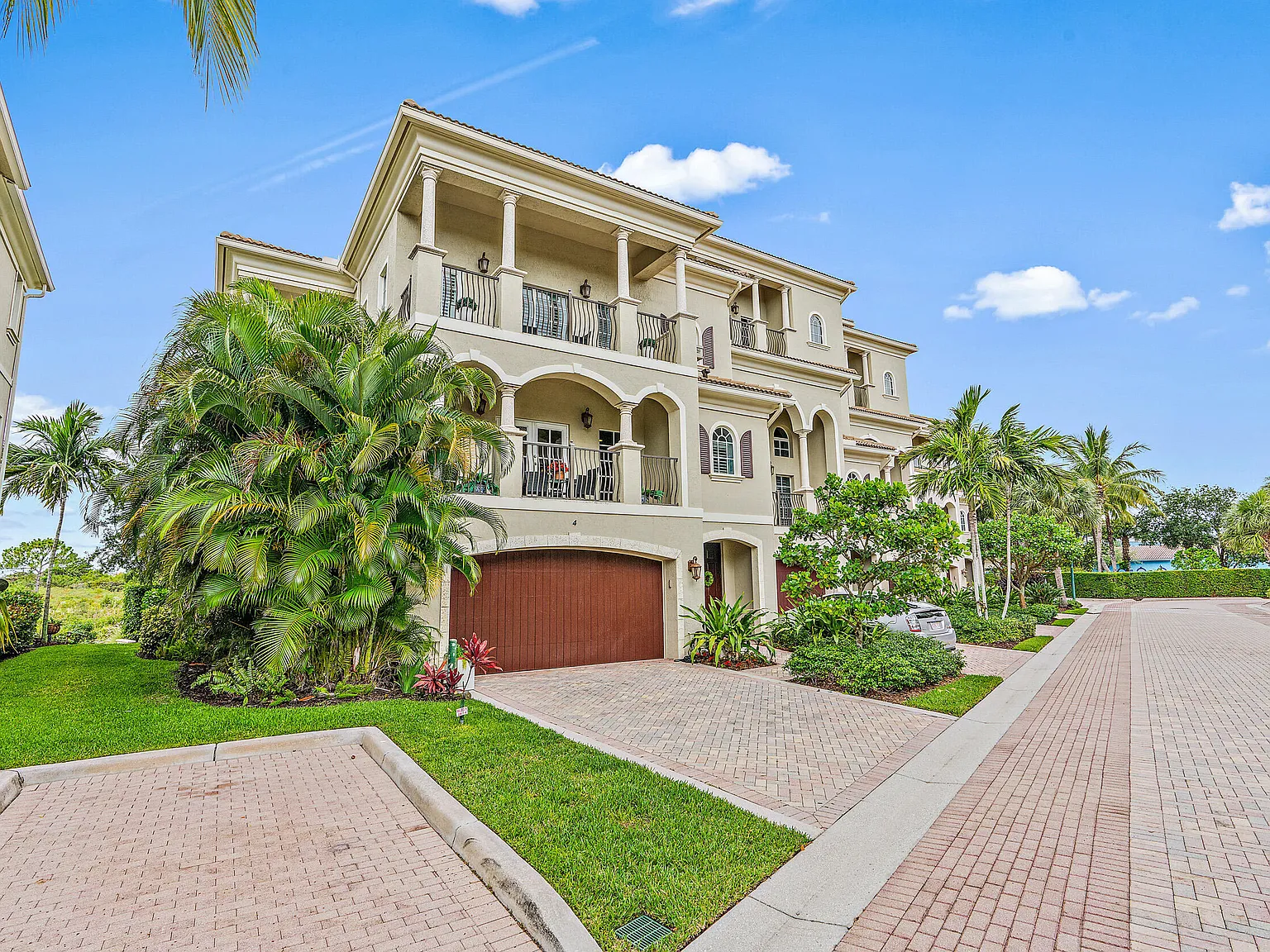 3 bed, 3.5 bath, 2965 sqft, $20,000 — Photo 1