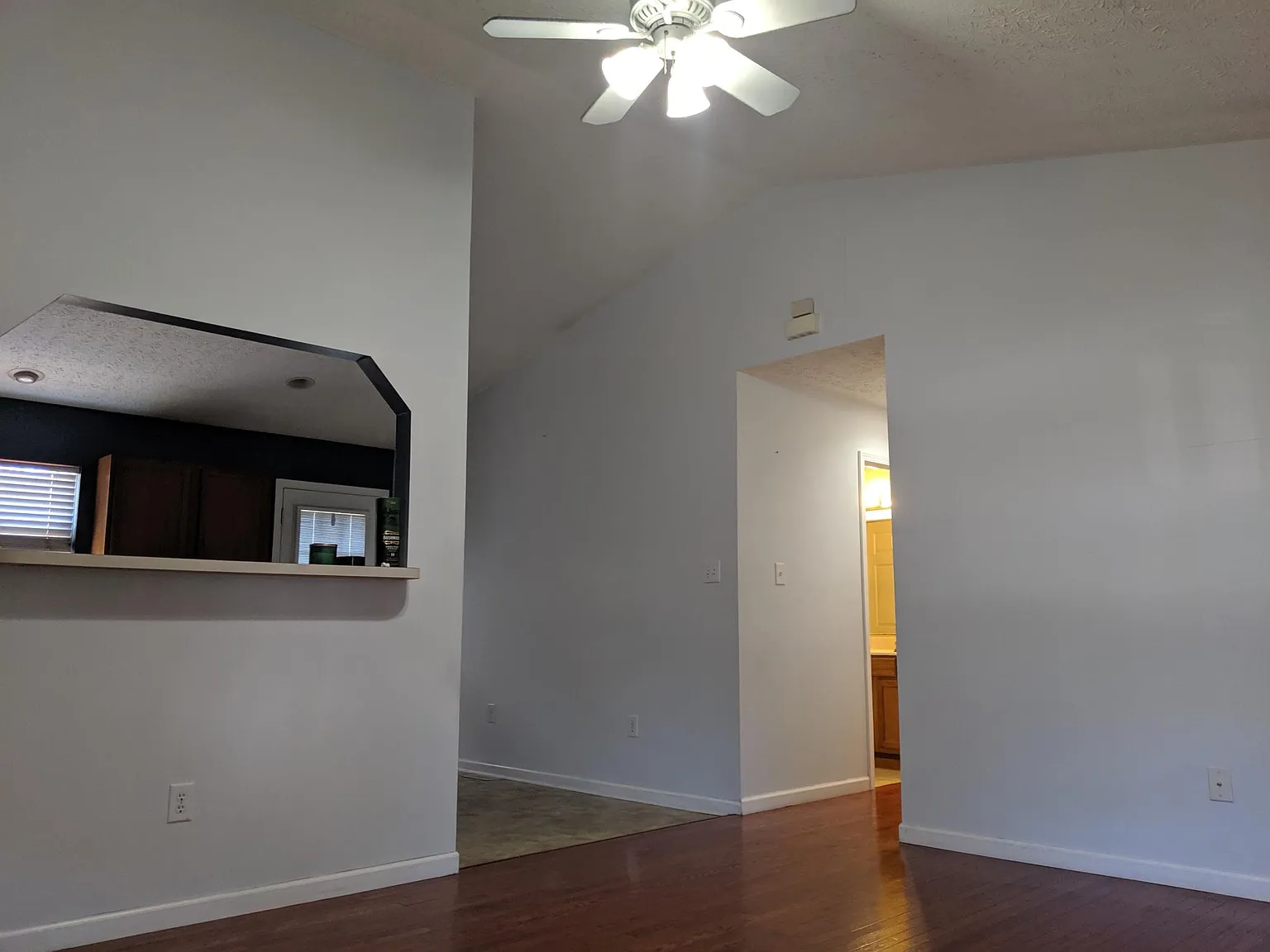 3 bed, 1100 sqft, $2,200 — Photo 2