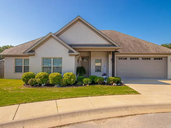 1703 Vine Maple Dr, Benton, AR 72019