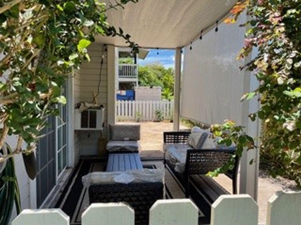 1st image of 160 Keonekai Rd APT 1-103