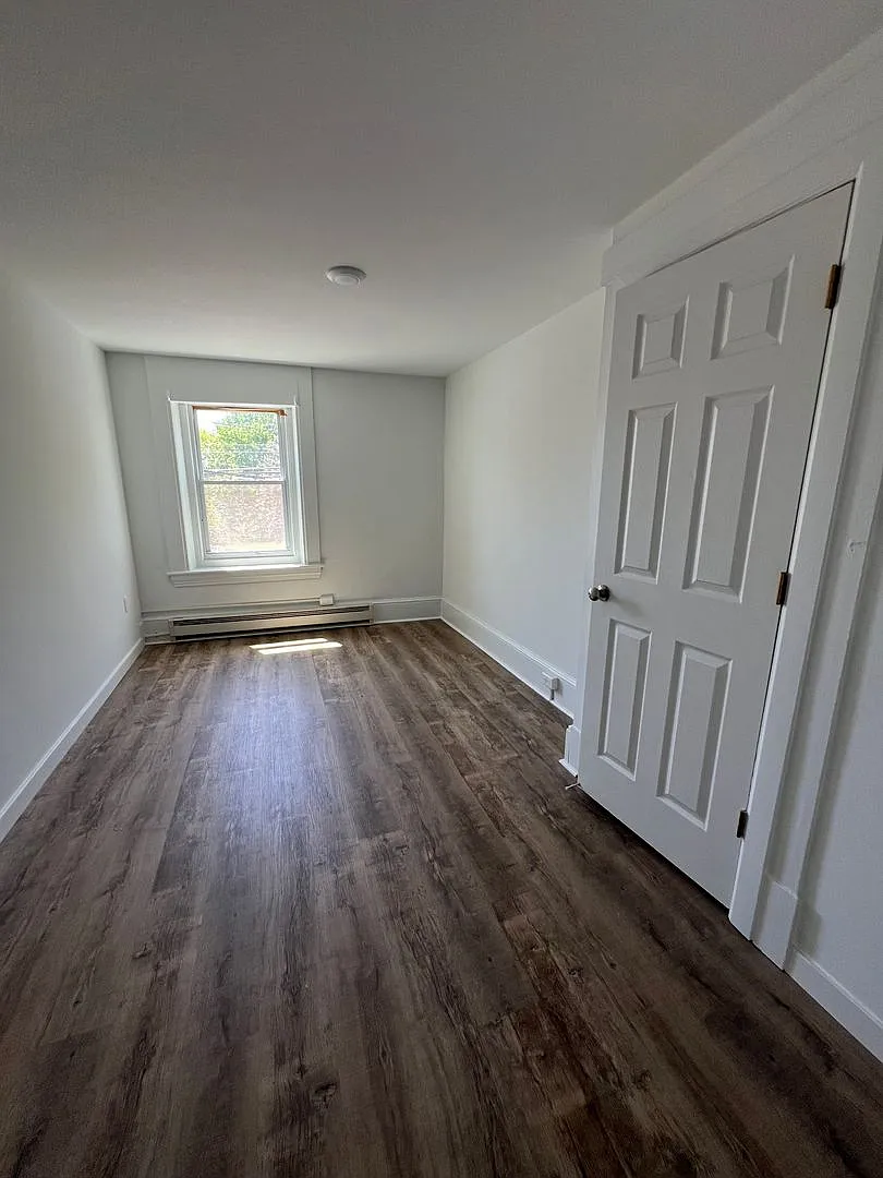 307 Main St — Photo 4