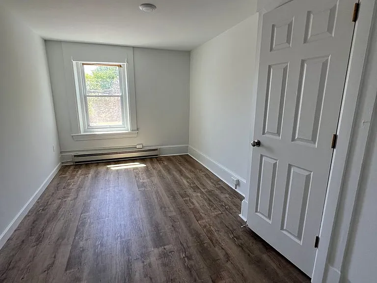 307 Main St — Photo 4
